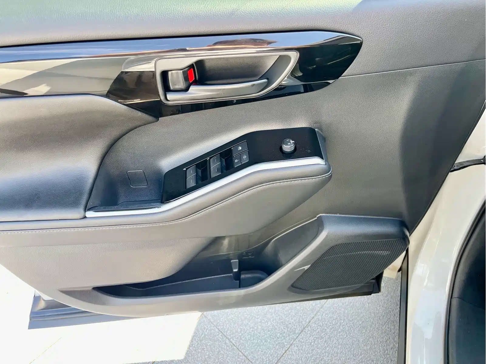 Toyota Highlander 2022 Dual Engine 2.5L 2WD Elite 7-Seater — фото 6