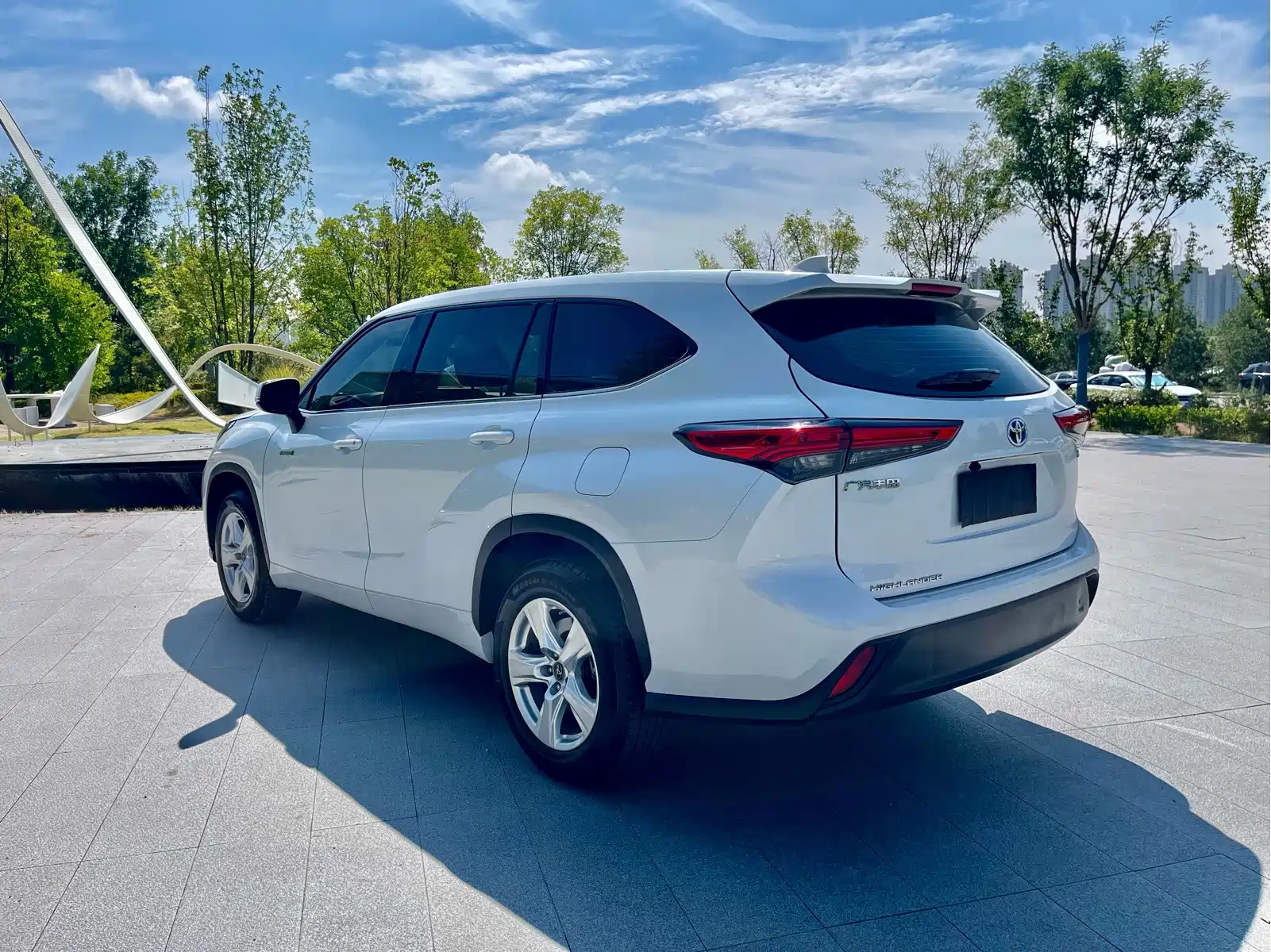 Toyota Highlander 2022 Dual Engine 2.5L 2WD Elite 7-Seater — фото 17