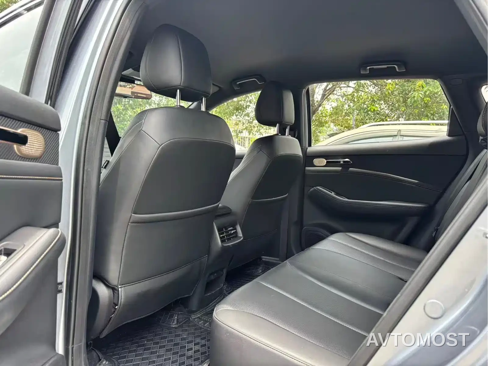Baojun Yunhai 2024 140km Plug-in Hybrid — фото 6
