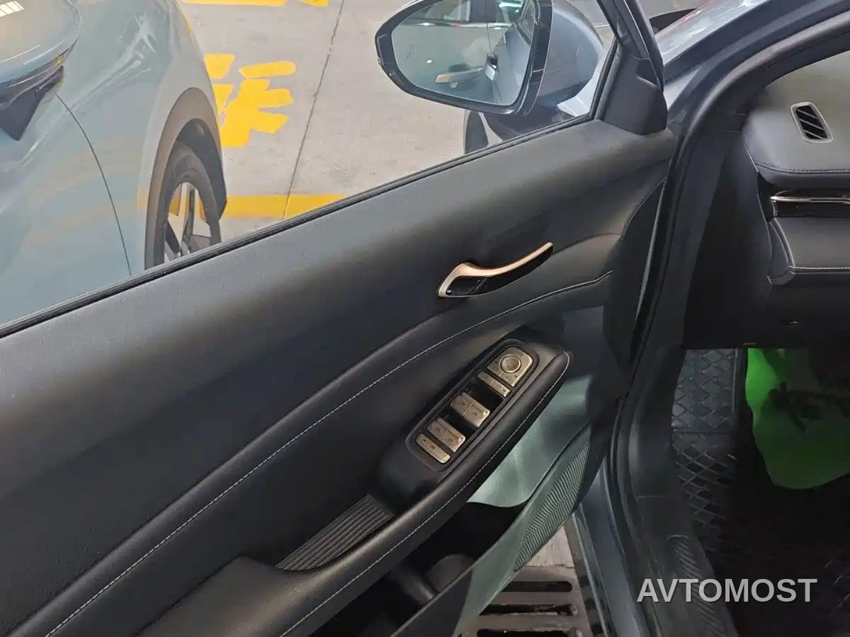 Baojun Yunhai 2024 140km Plug-in Hybrid — фото 13