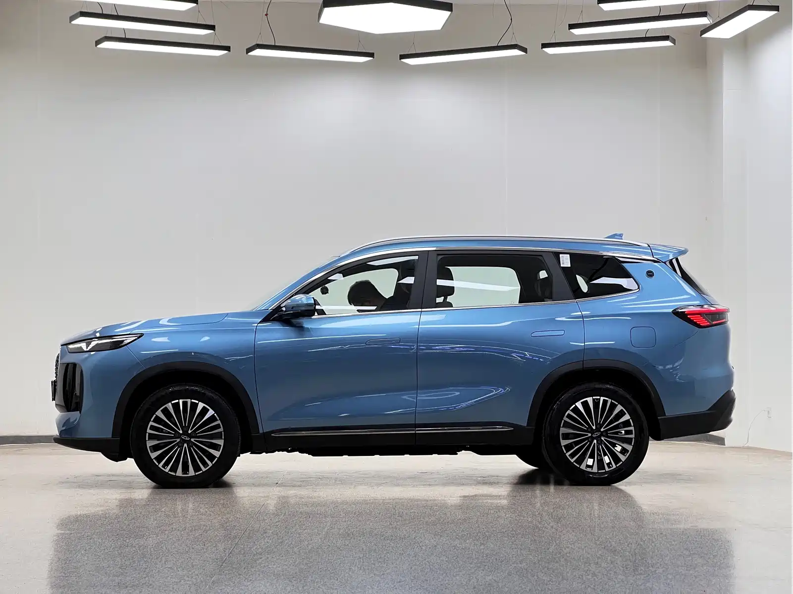 Chery Tiggo 8 PLUS C-DM 2025 1.5T 116km Premium 5-Seater — фото 4