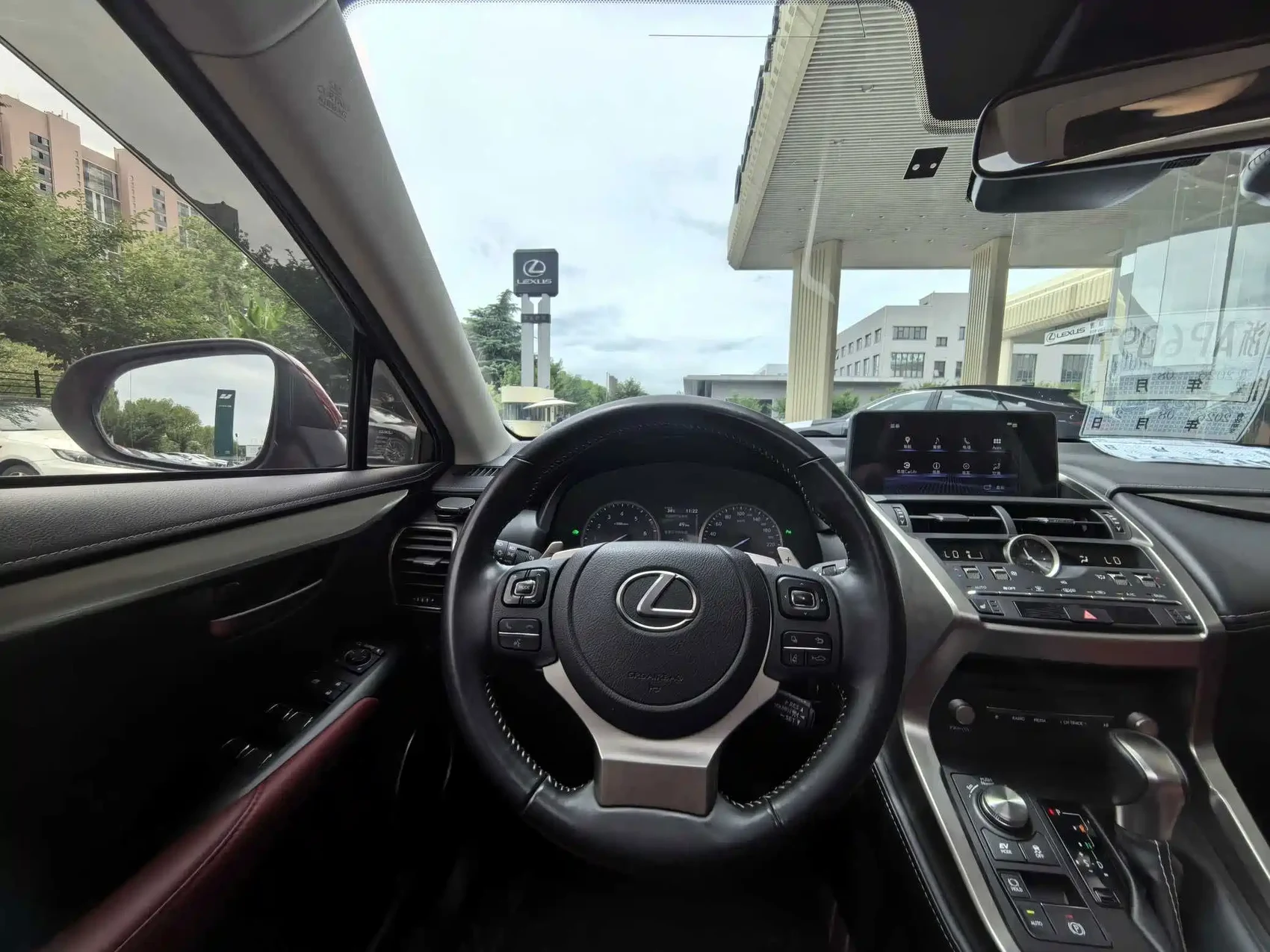 Lexus NX 2020 300h FWD F Sport China VI — фото 12