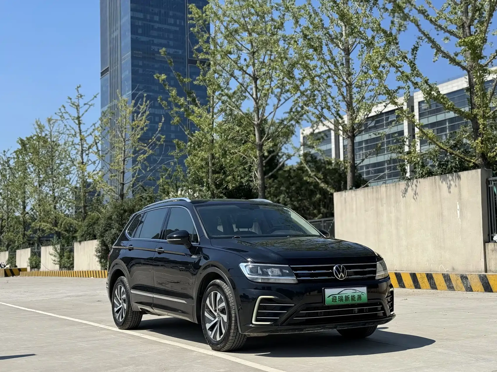 Volkswagen Tiguan L PHEV 2021 430PHEV Plug-in Hybrid Premium — фото 3