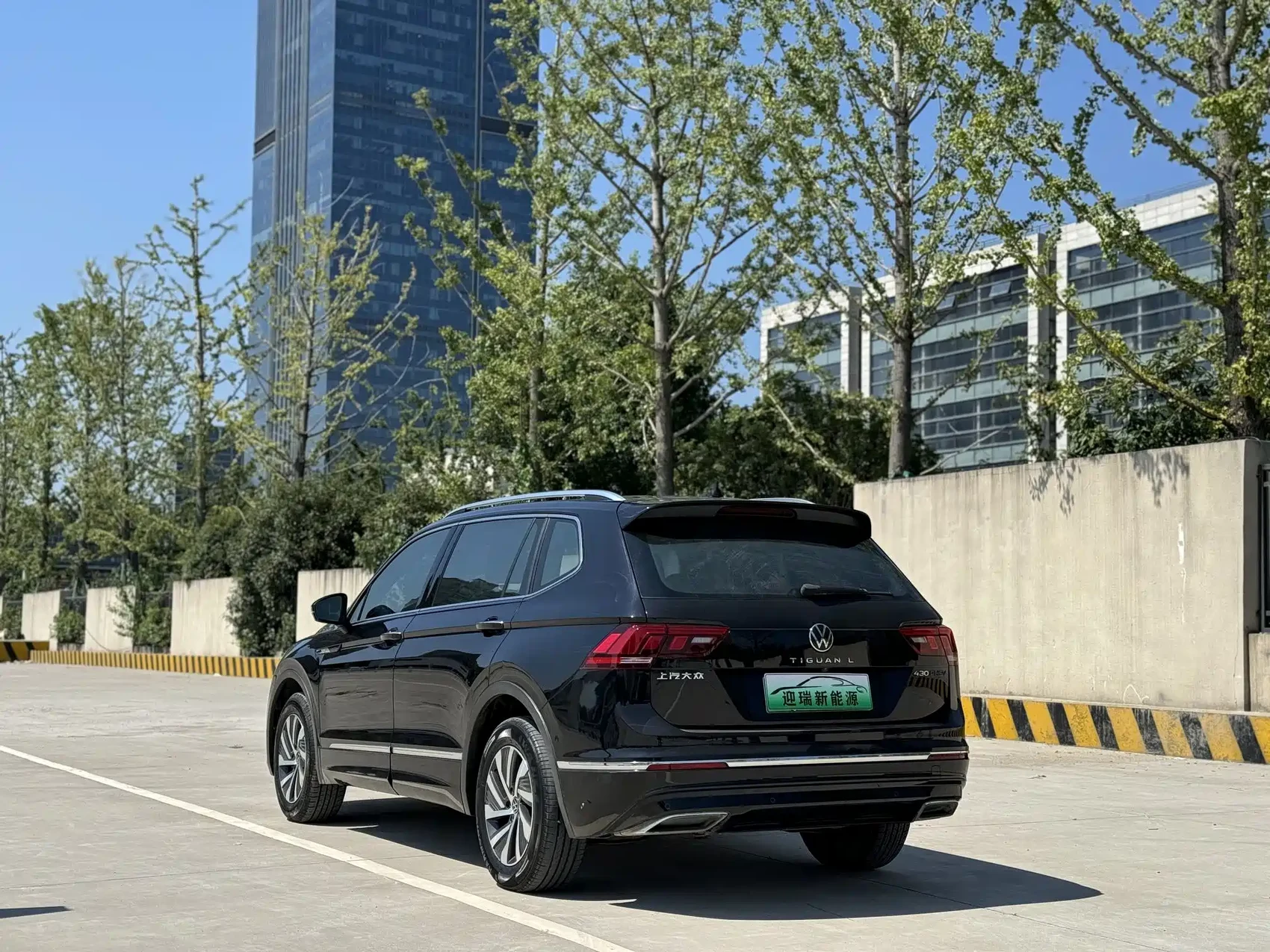 Volkswagen Tiguan L PHEV 2021 430PHEV Plug-in Hybrid Premium — фото 4