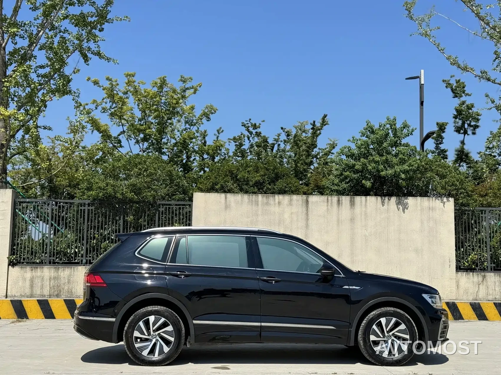 Volkswagen Tiguan L PHEV 2021 430PHEV Plug-in Hybrid Premium — фото 6