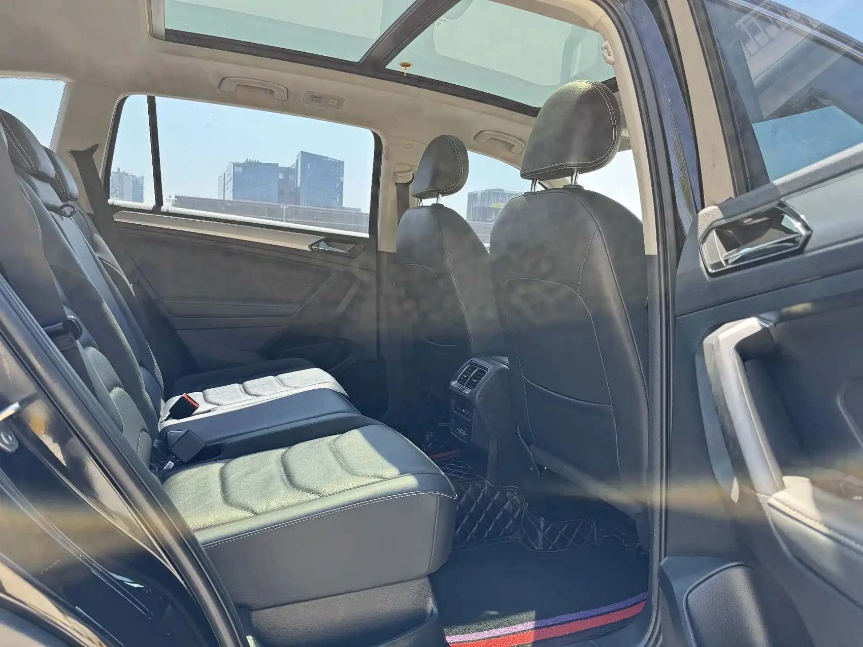 Volkswagen Tiguan L PHEV 2021 430PHEV Plug-in Hybrid Premium — фото 9