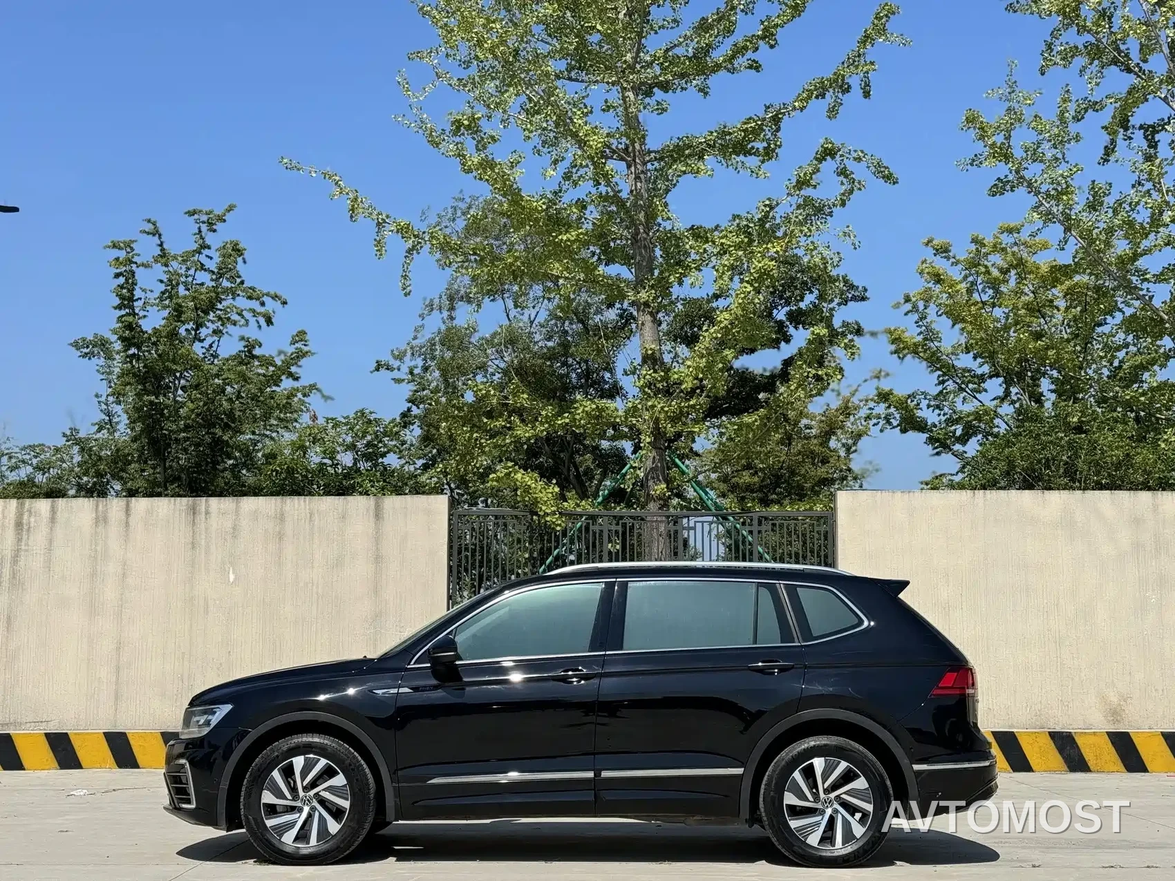 Volkswagen Tiguan L PHEV 2021 430PHEV Plug-in Hybrid Premium — фото 11