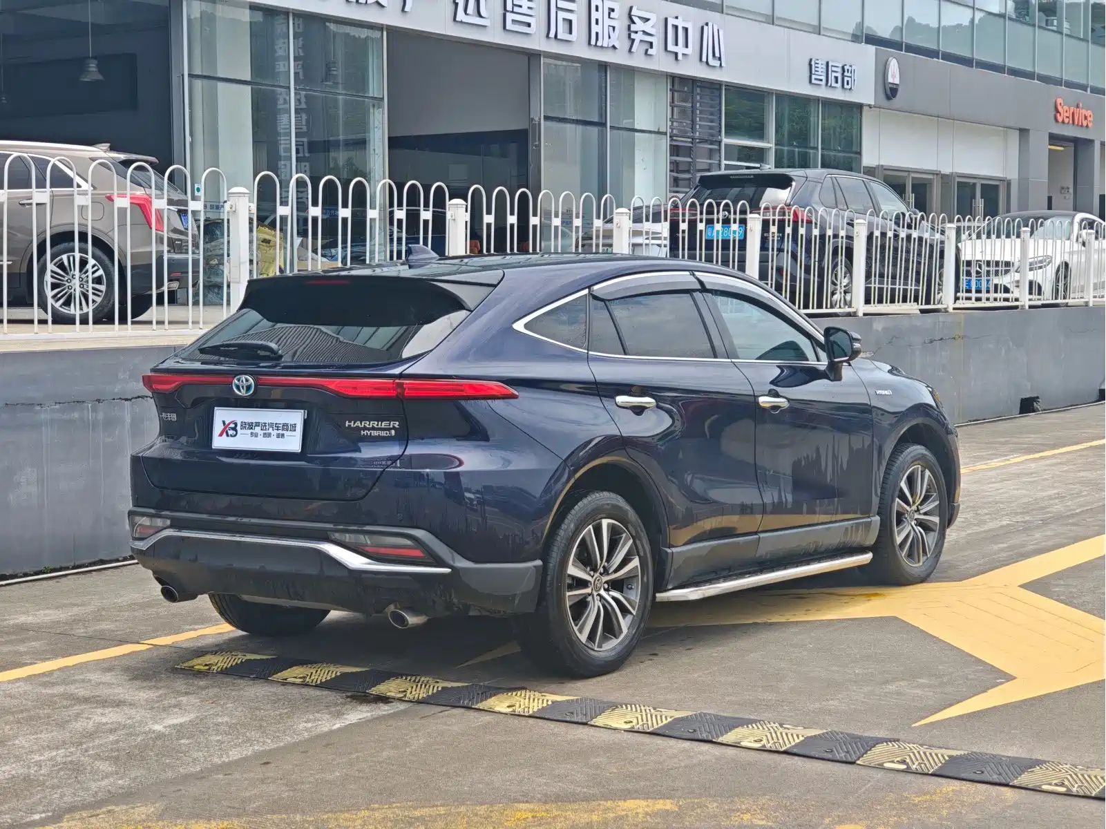 Toyota Lingfang HARRIER 2023 Hybrid 2.5L CVT 2WD Luxury Edition — фото 4