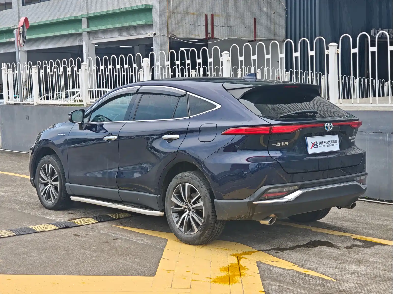 Toyota Lingfang HARRIER 2023 Hybrid 2.5L CVT 2WD Luxury Edition — фото 6
