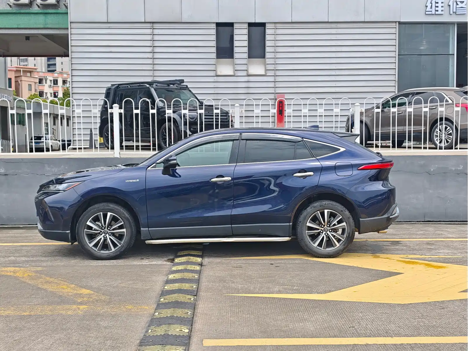 Toyota Lingfang HARRIER 2023 Hybrid 2.5L CVT 2WD Luxury Edition — фото 7