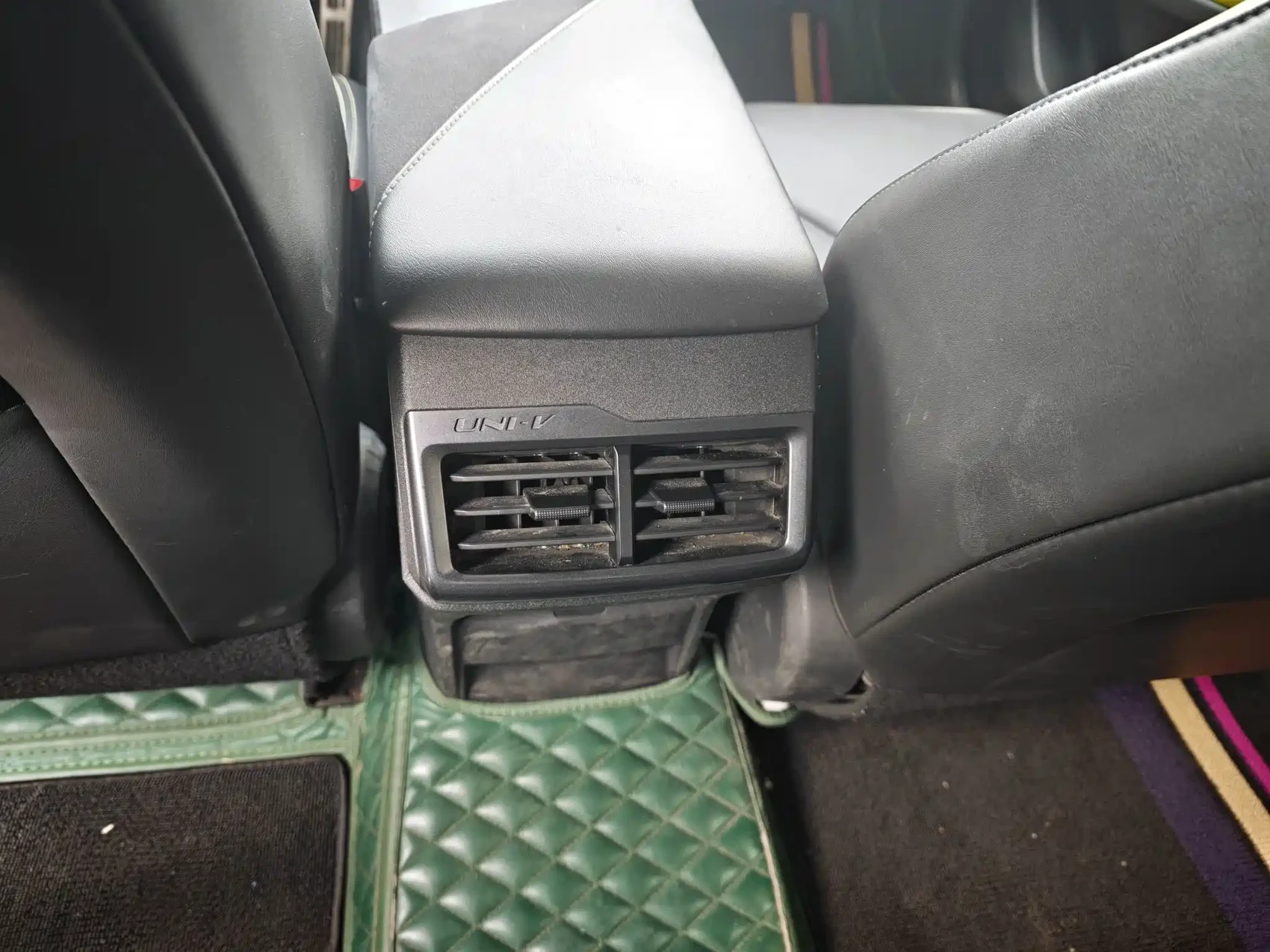 Changan UNI-V 2022 1.5T Sport Edition — фото 12