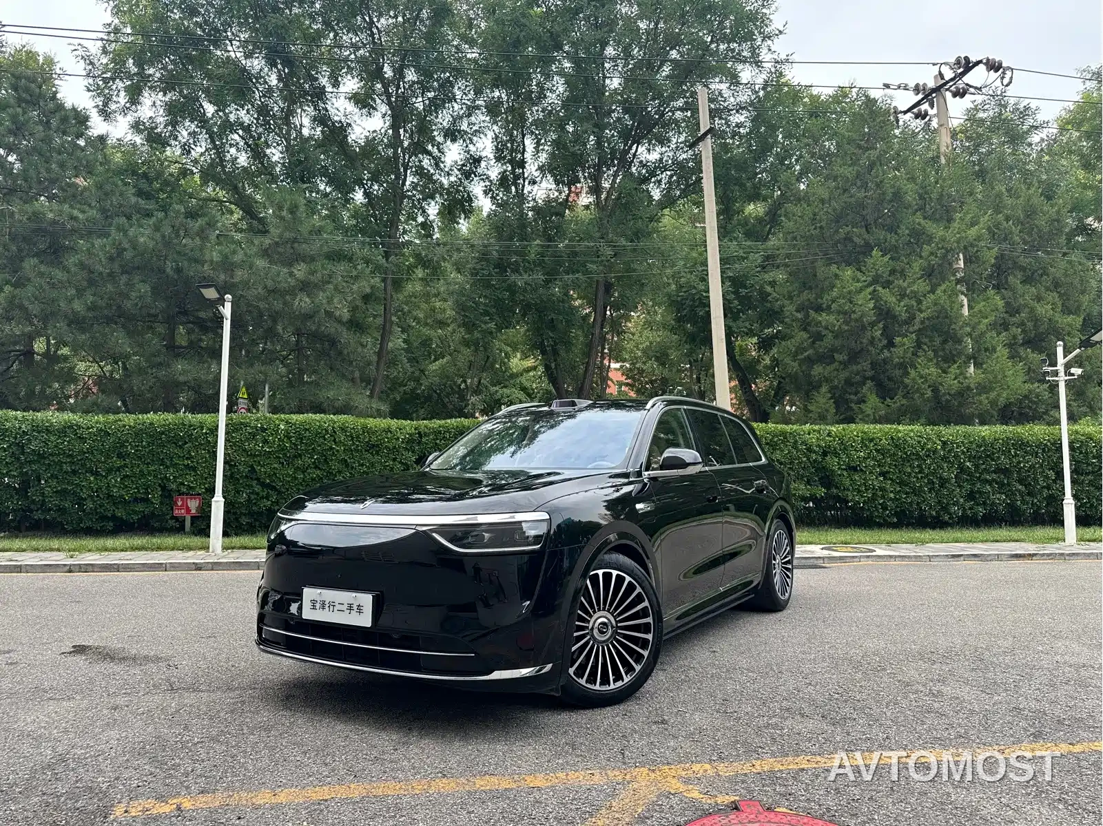 AITO M8 2025 Extended Range Ultra 53.4kWh 6-Seater — фото 1