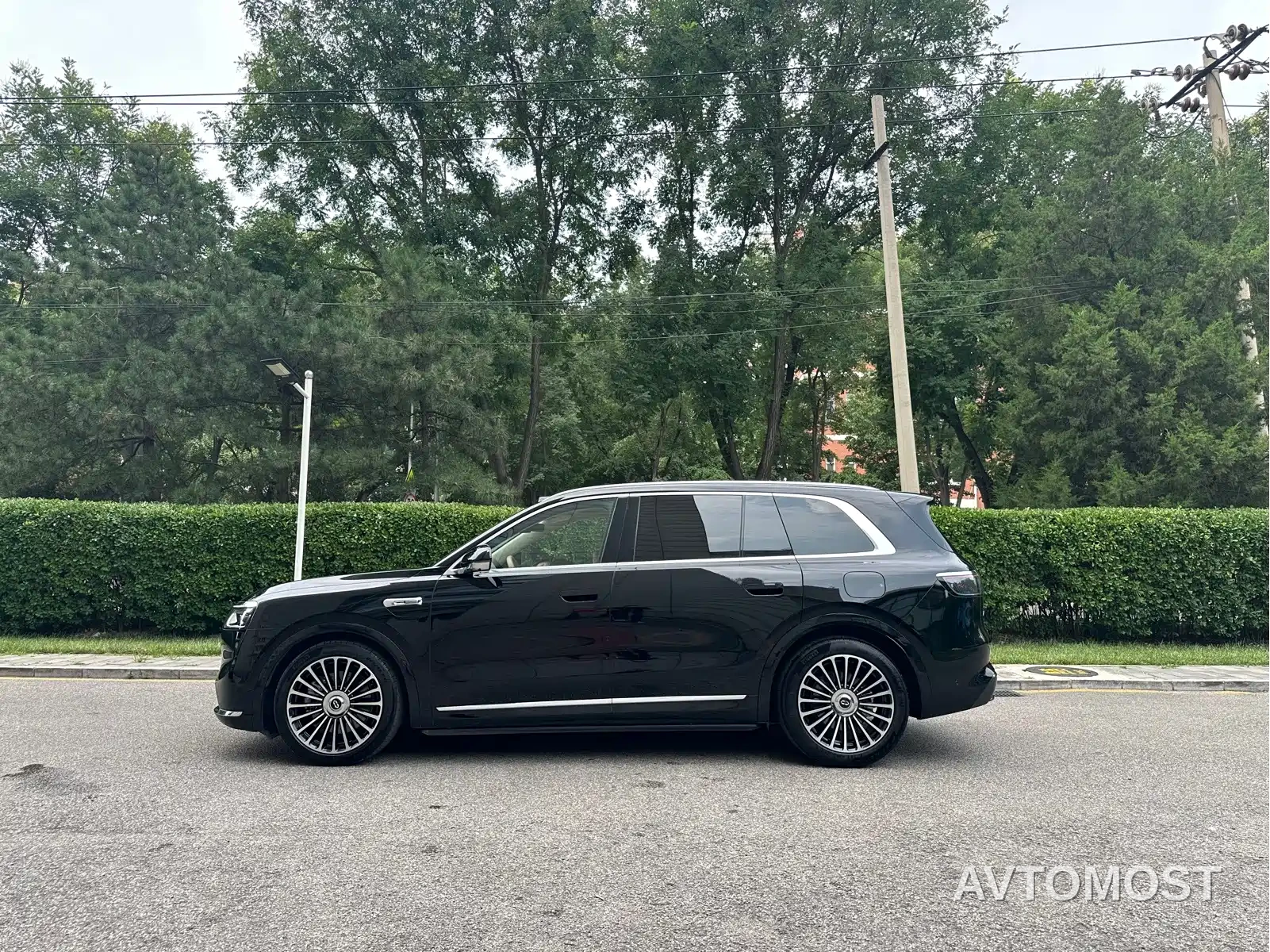 AITO M8 2025 Extended Range Ultra 53.4kWh 6-Seater — фото 3