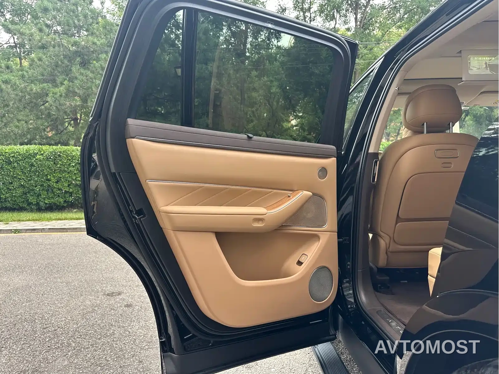 AITO M8 2025 Extended Range Ultra 53.4kWh 6-Seater — фото 8