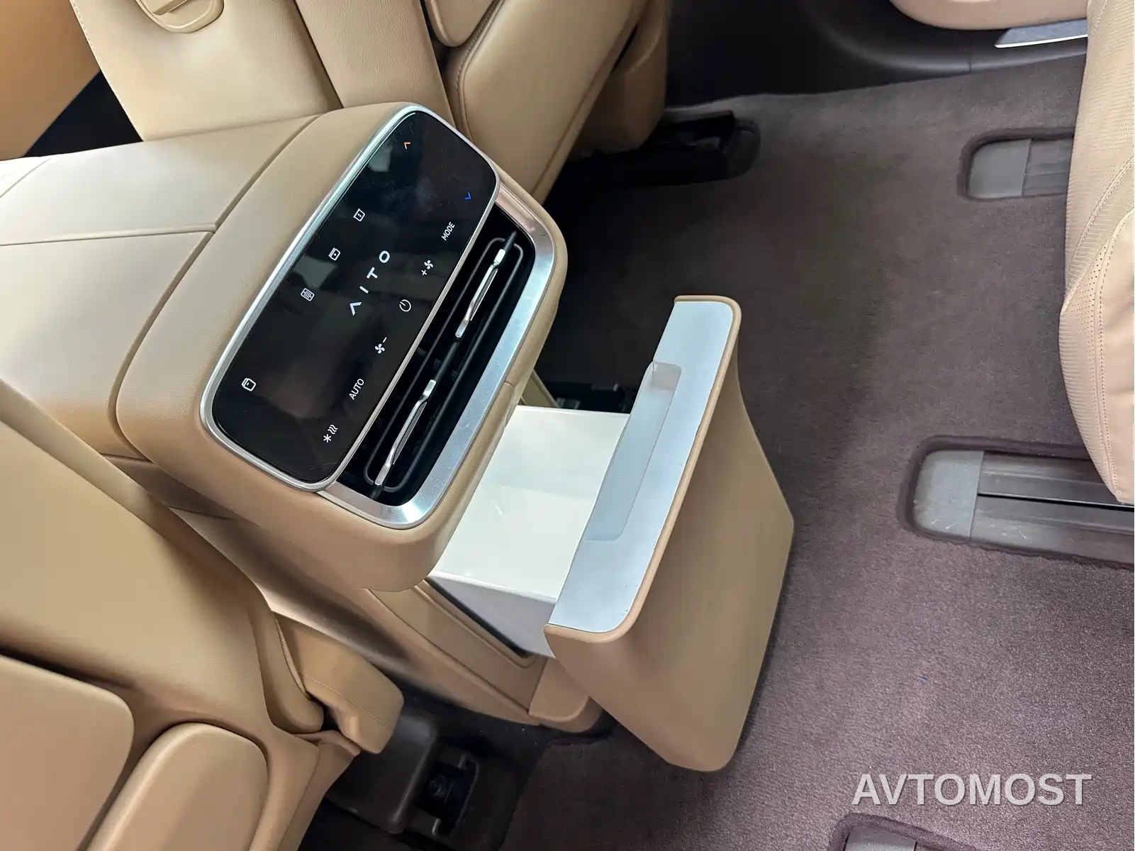AITO M8 2025 Extended Range Ultra 53.4kWh 6-Seater — фото 11