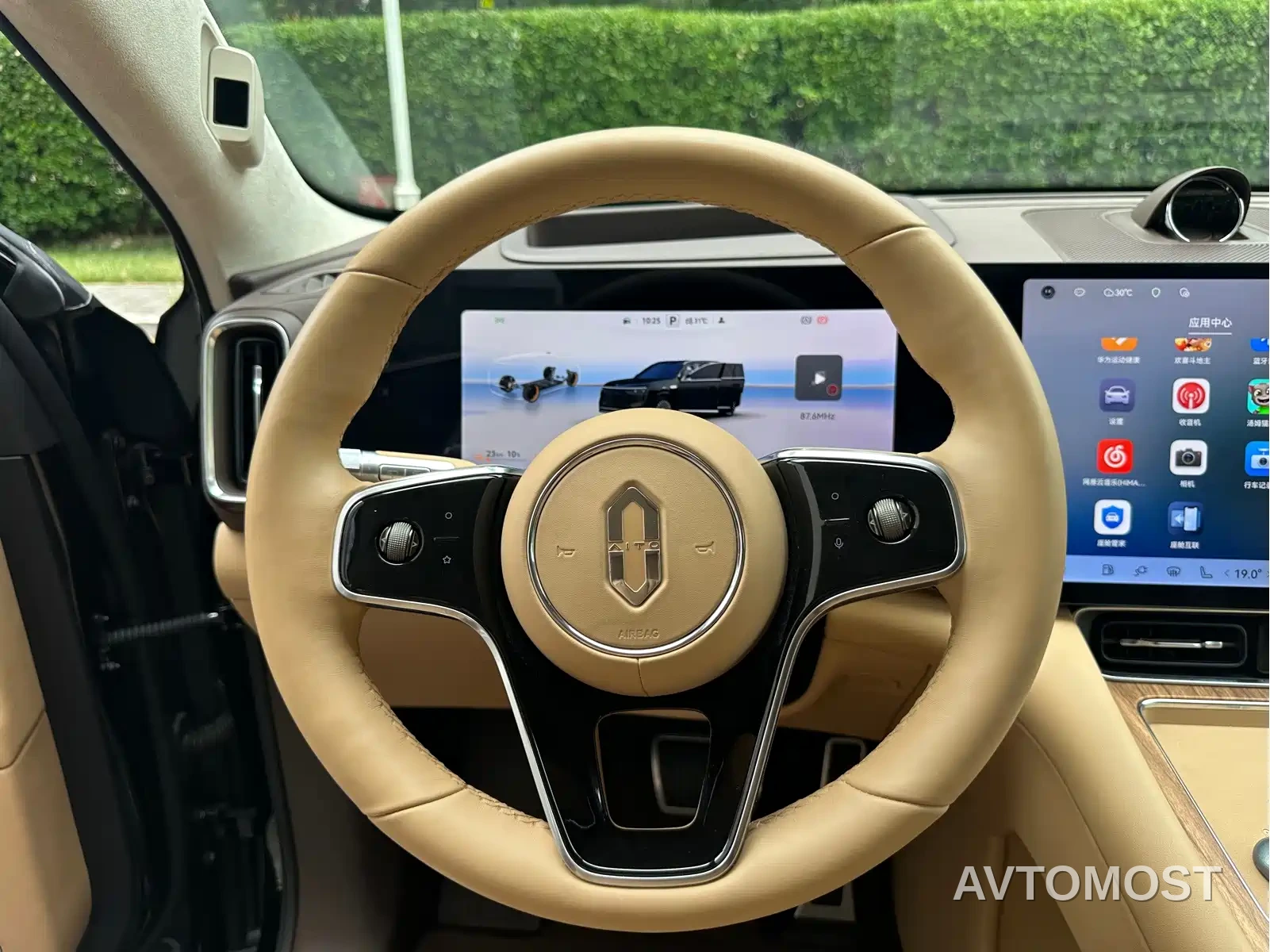 AITO M8 2025 Extended Range Ultra 53.4kWh 6-Seater — фото 17