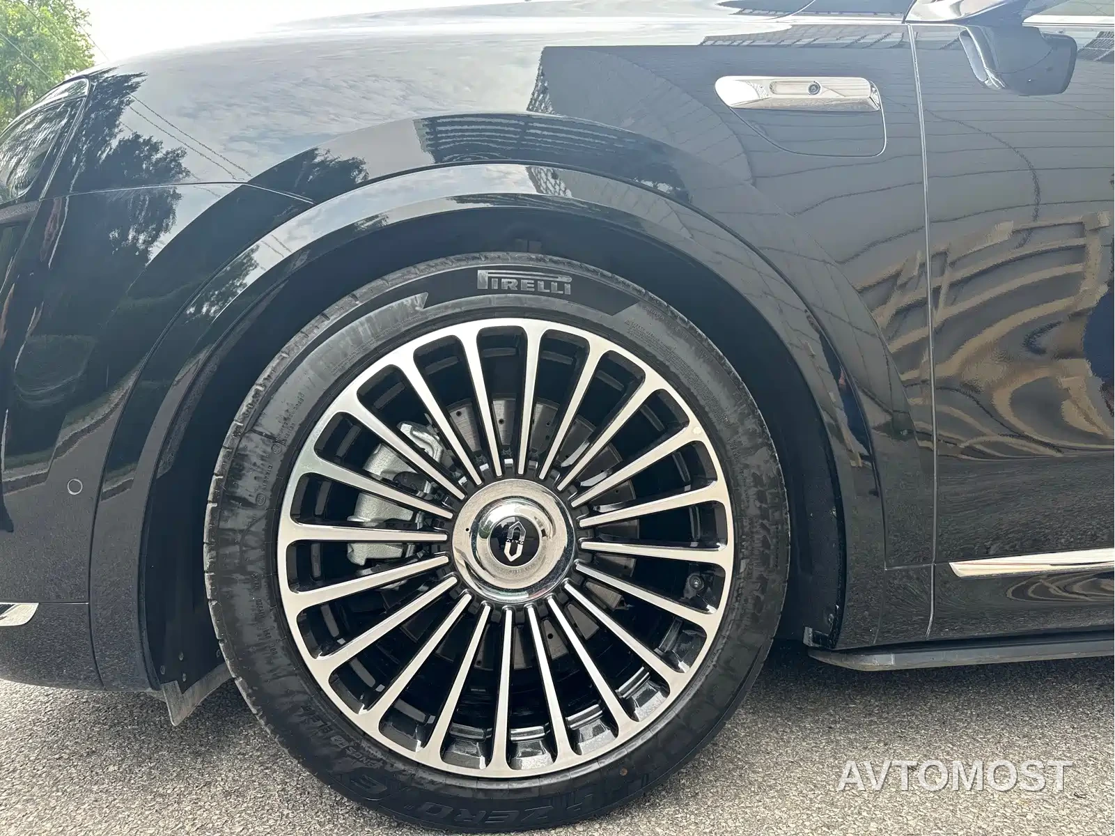 AITO M8 2025 Extended Range Ultra 53.4kWh 6-Seater — фото 21