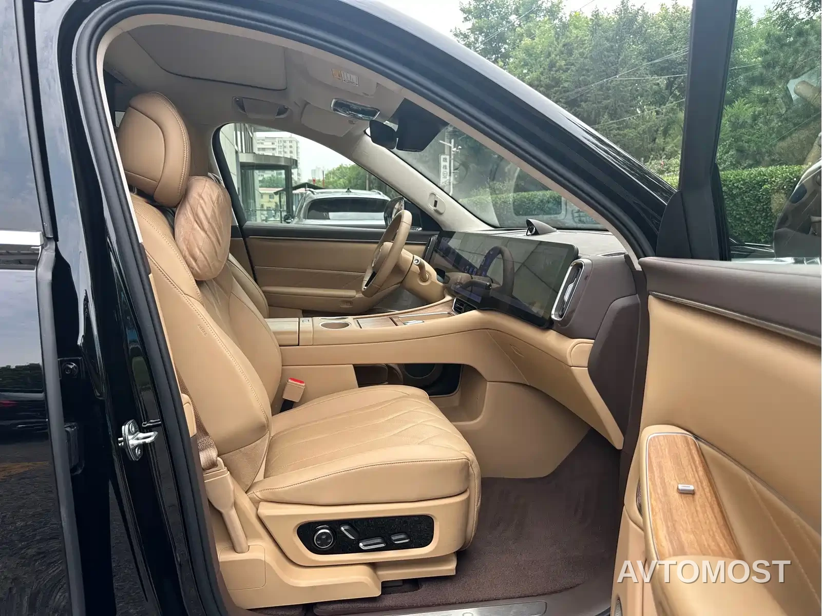 AITO M8 2025 Extended Range Ultra 53.4kWh 6-Seater — фото 22