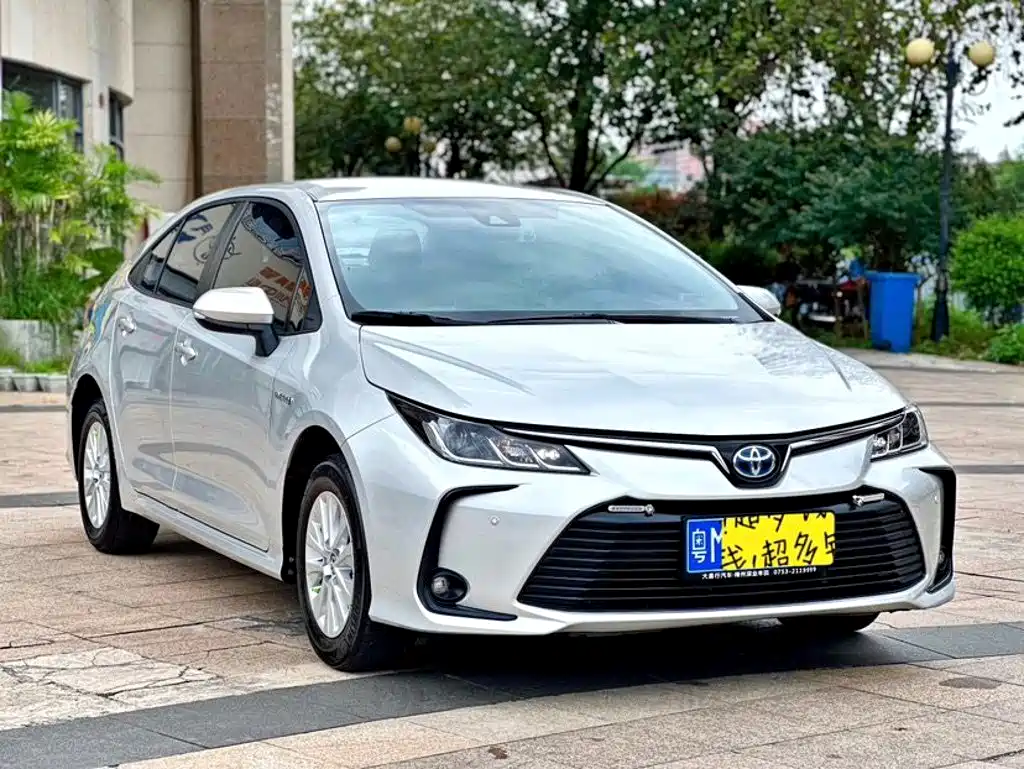 Toyota Corolla 2021 Hybrid 1.8L E-CVT Pioneer Edition — фото 3