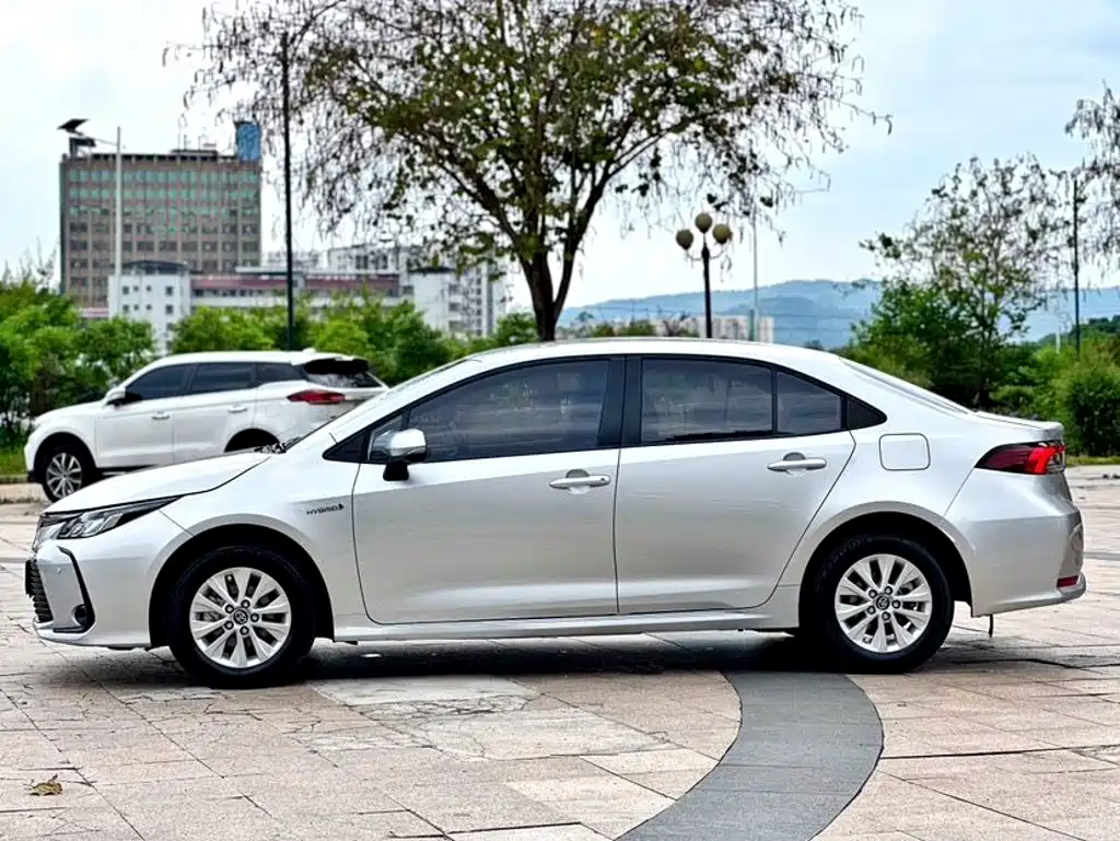 Toyota Corolla 2021 Hybrid 1.8L E-CVT Pioneer Edition — фото 4