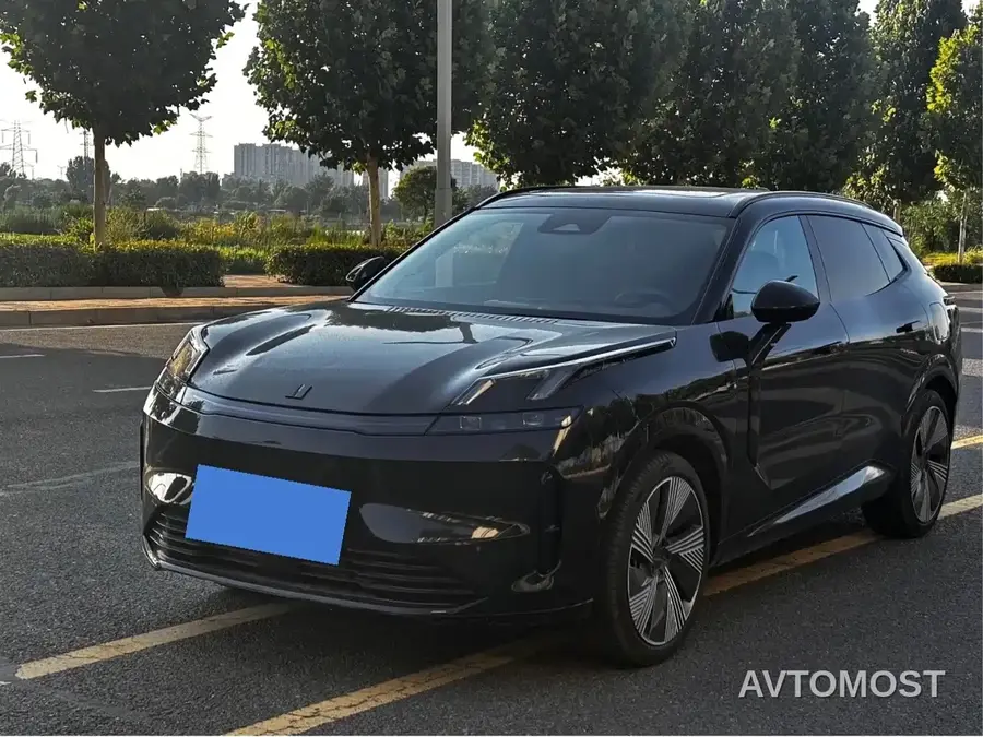 Lynk & Co 08 EM-P 2023 120km Long Range Pro