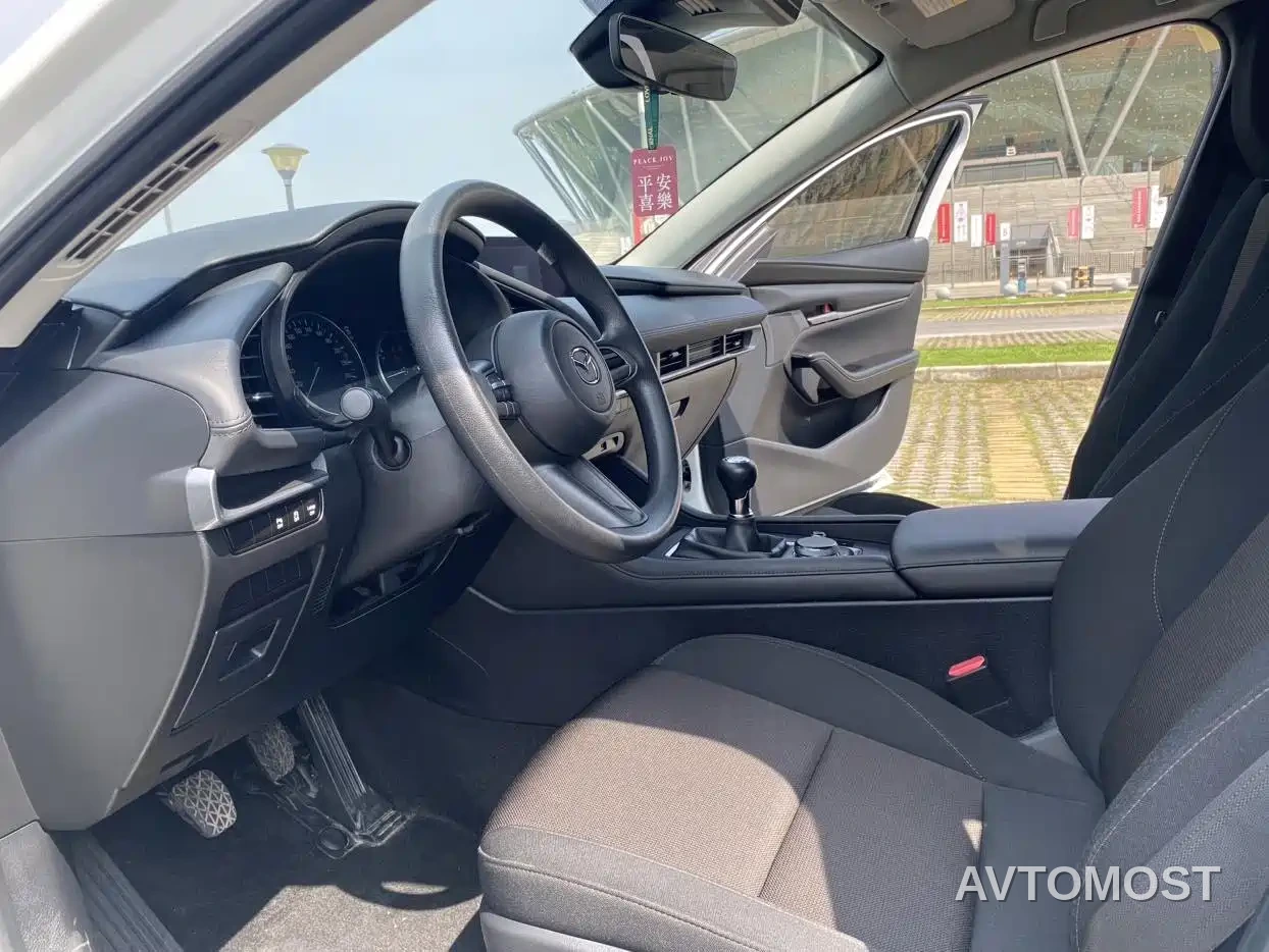 Mazda3 Axela 2022 Mazda3 1.5L Manual Basic Edition — фото 6