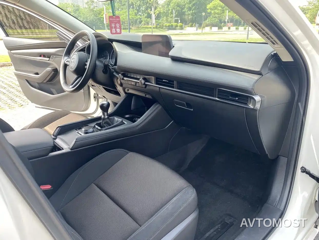 Mazda3 Axela 2022 Mazda3 1.5L Manual Basic Edition — фото 13
