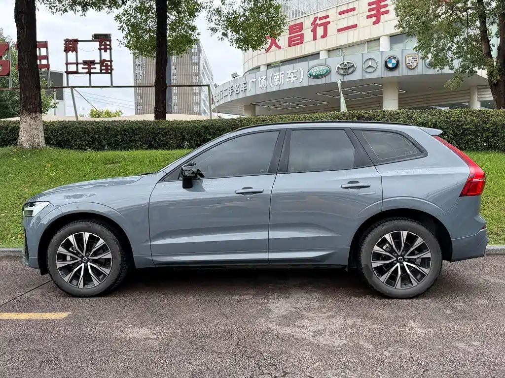 Volvo XC60 2023 B5 AWD Smart Premium Sport Edition — фото 3