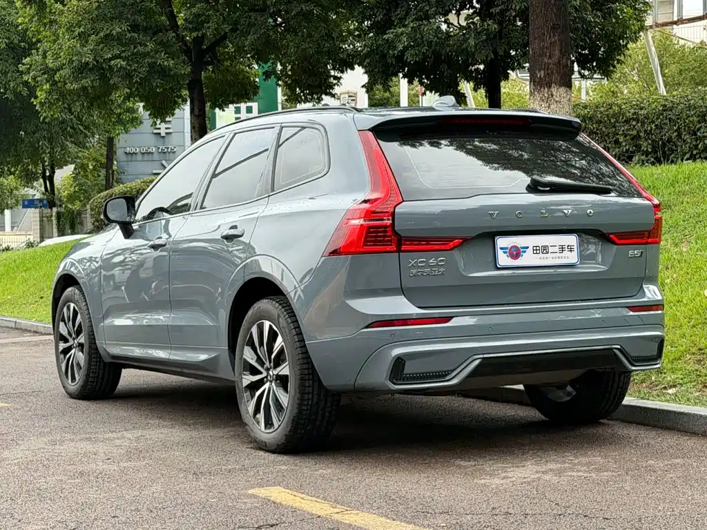 Volvo XC60 2023 B5 AWD Smart Premium Sport Edition — фото 4