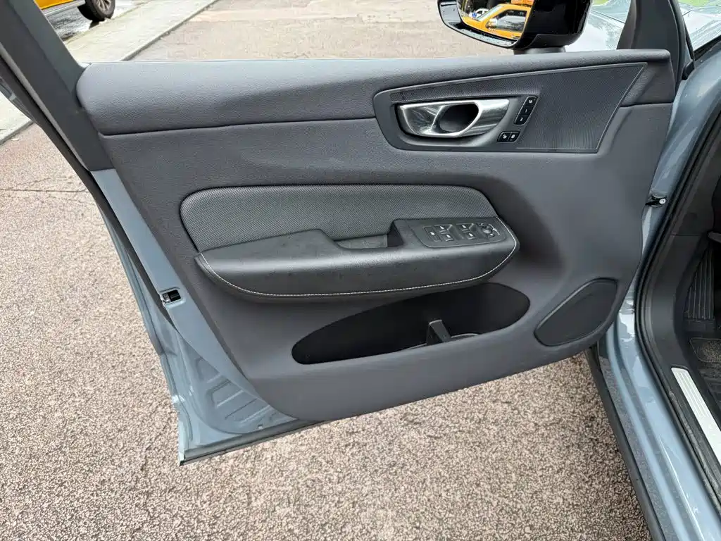 Volvo XC60 2023 B5 AWD Smart Premium Sport Edition — фото 6