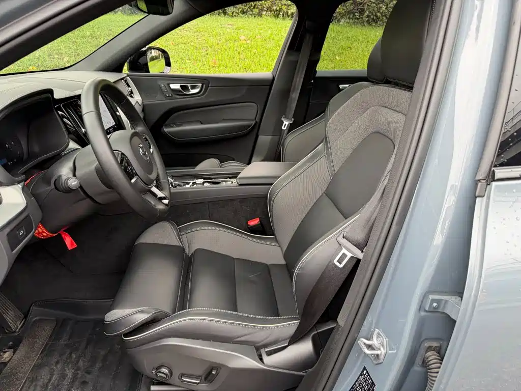 Volvo XC60 2023 B5 AWD Smart Premium Sport Edition — фото 8