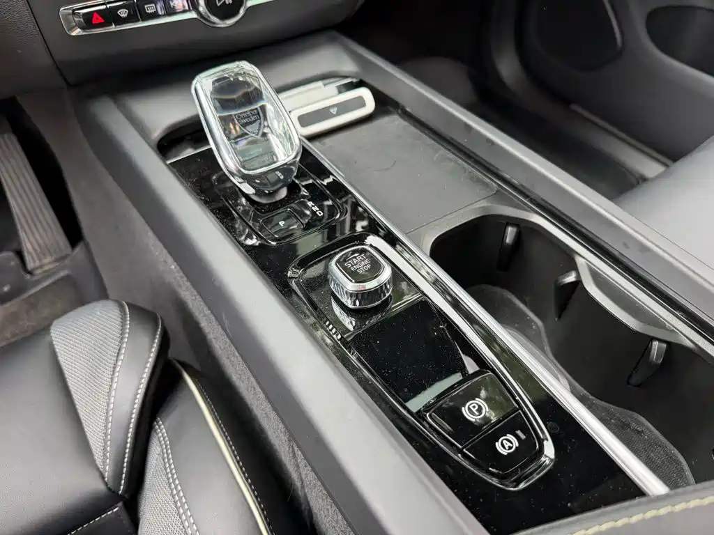Volvo XC60 2023 B5 AWD Smart Premium Sport Edition — фото 9