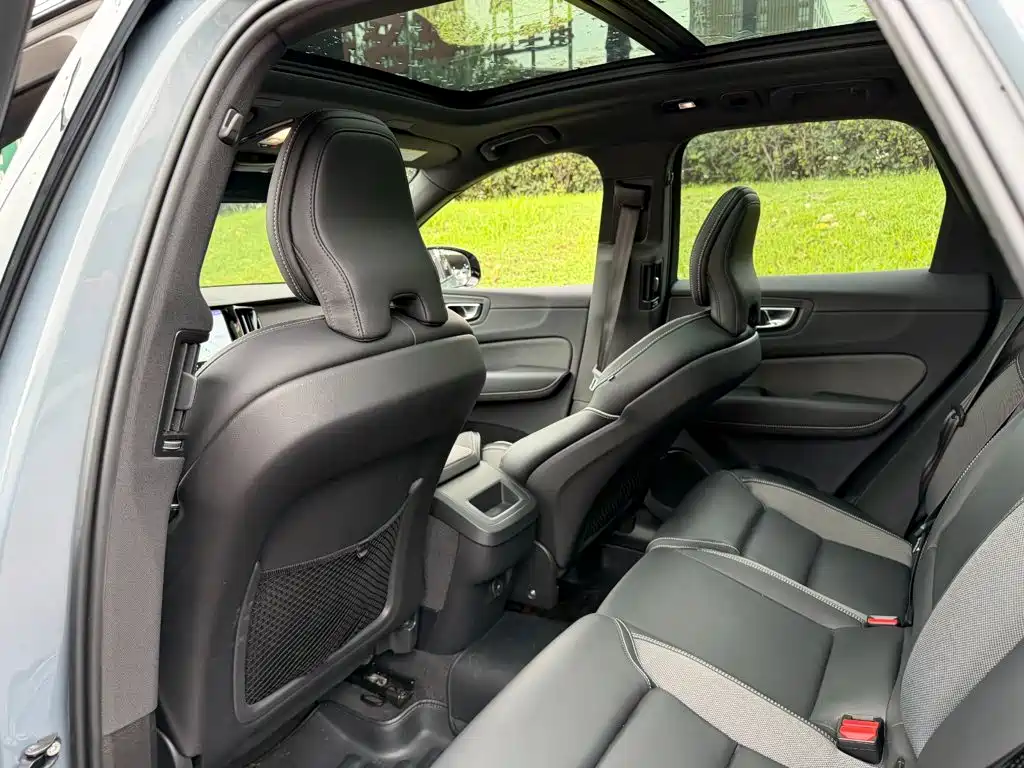 Volvo XC60 2023 B5 AWD Smart Premium Sport Edition — фото 11