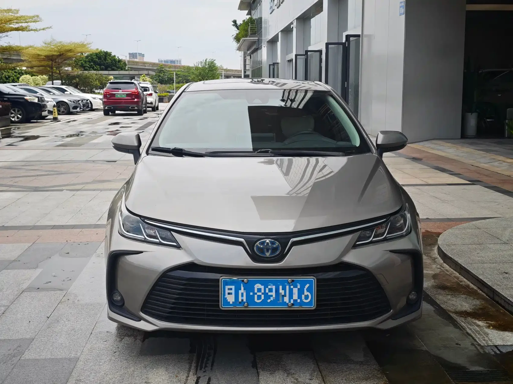 Toyota Corolla 2021 Hybrid 1.8L E-CVT Elite Edition — фото 2