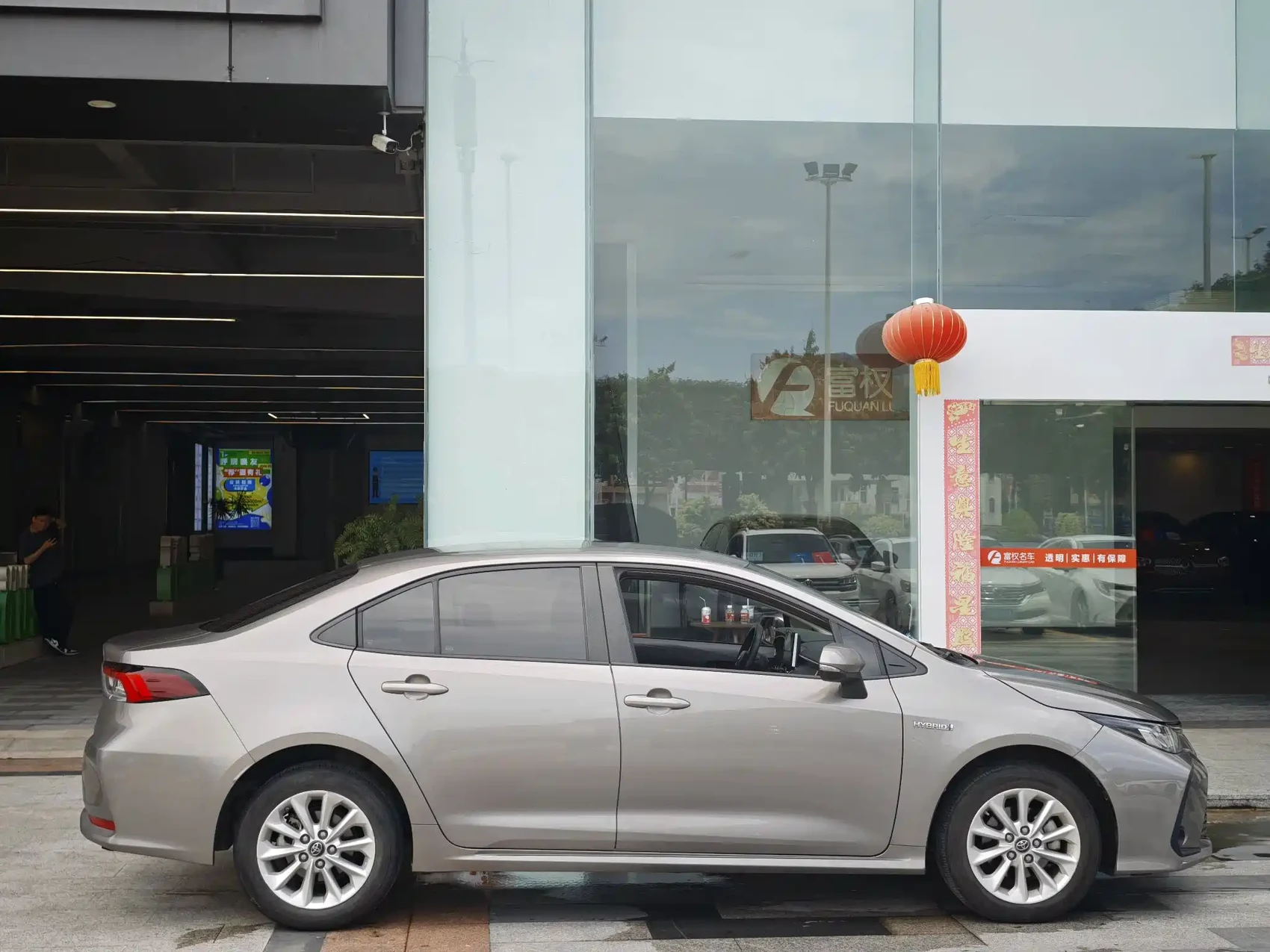 Toyota Corolla 2021 Hybrid 1.8L E-CVT Elite Edition — фото 3