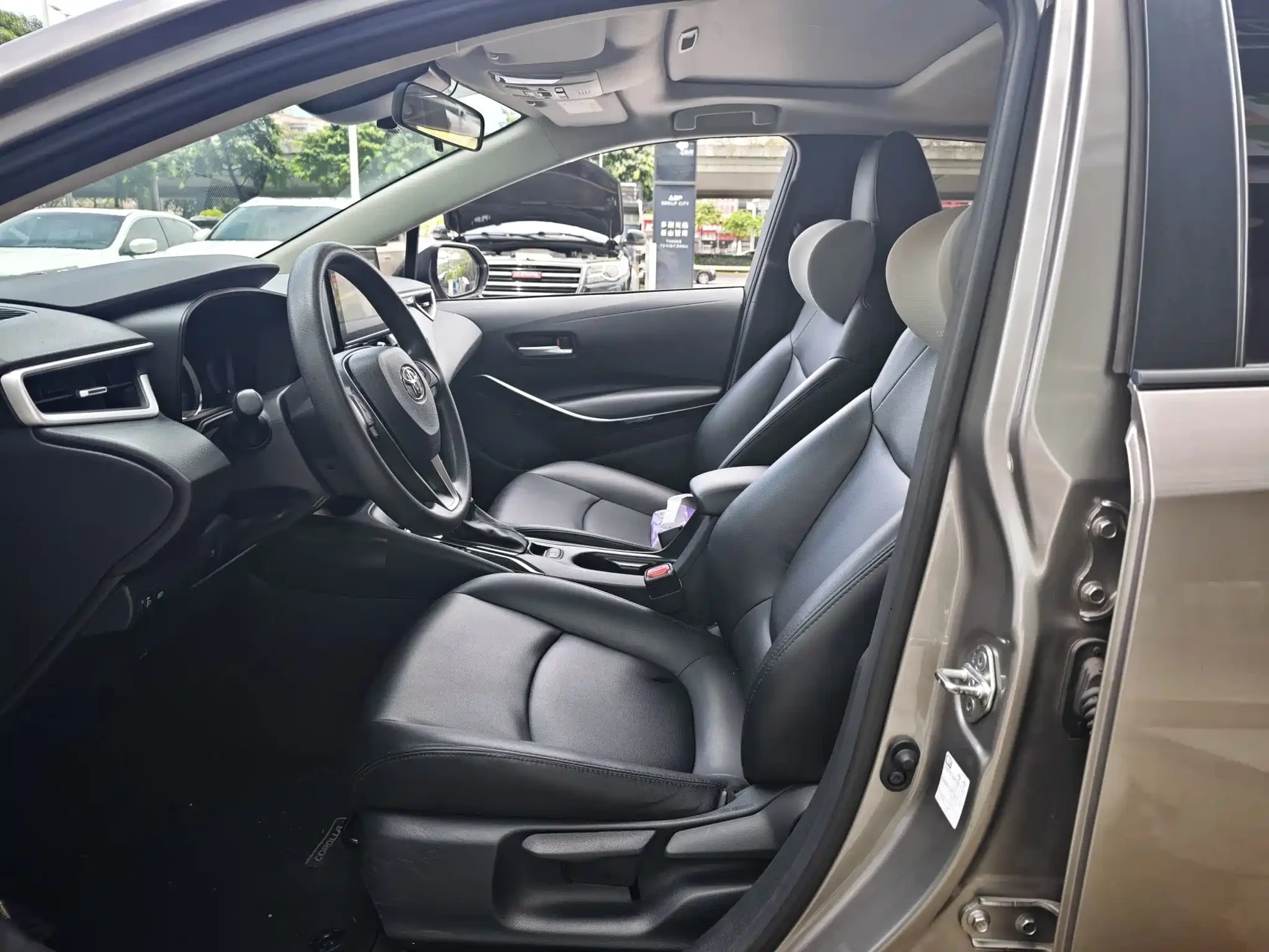 Toyota Corolla 2021 Hybrid 1.8L E-CVT Elite Edition — фото 6