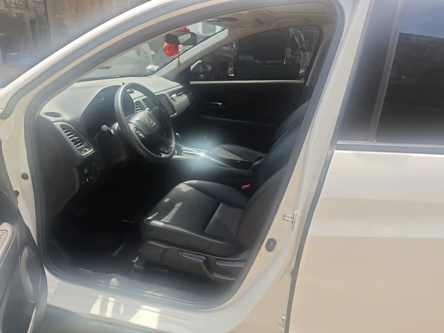 Honda Vezel 2020 1.5L CVT Pioneer — фото 4
