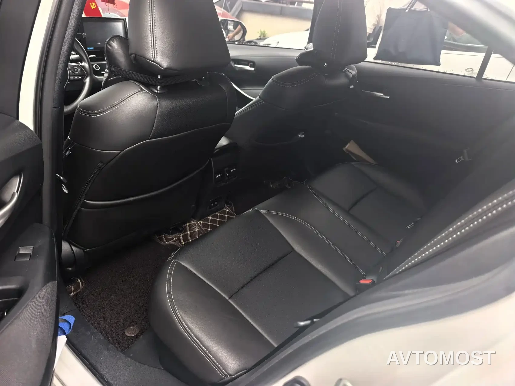 Toyota Corolla 2021 Hybrid 1.8L E-CVT Elite Edition — фото 2
