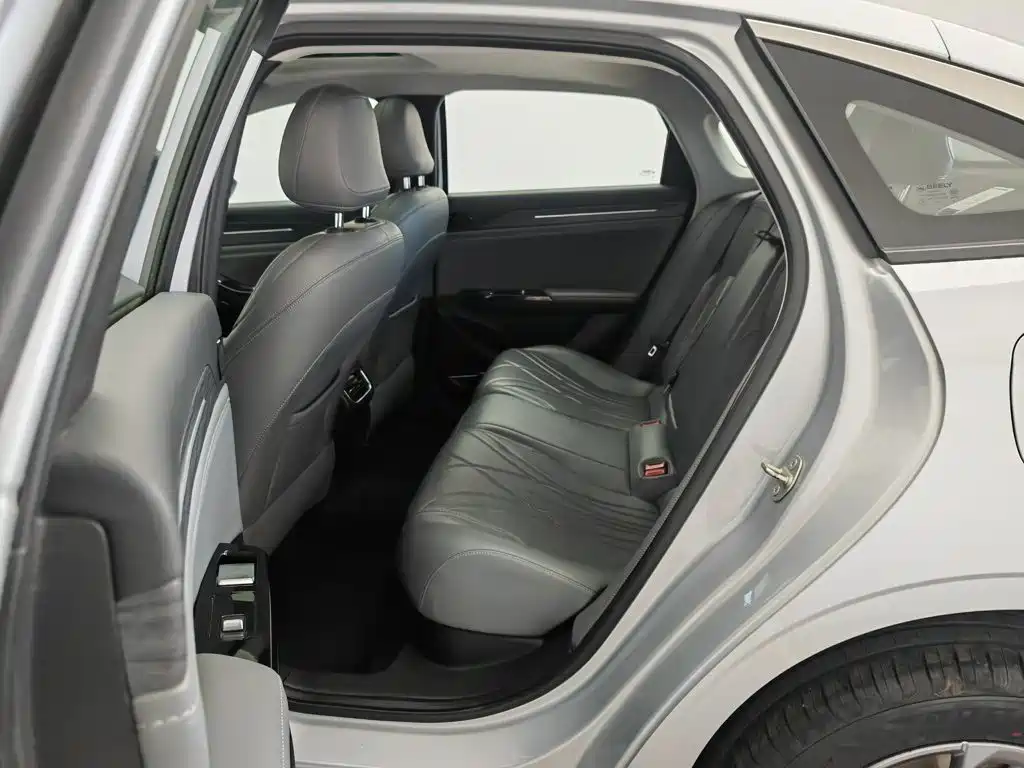 Geely Galaxy L6 2025 EM-i 60km Explorer Edition — фото 15