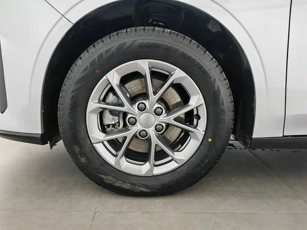 Geely Galaxy L6 2025 EM-i 60km Explorer Edition — фото 17