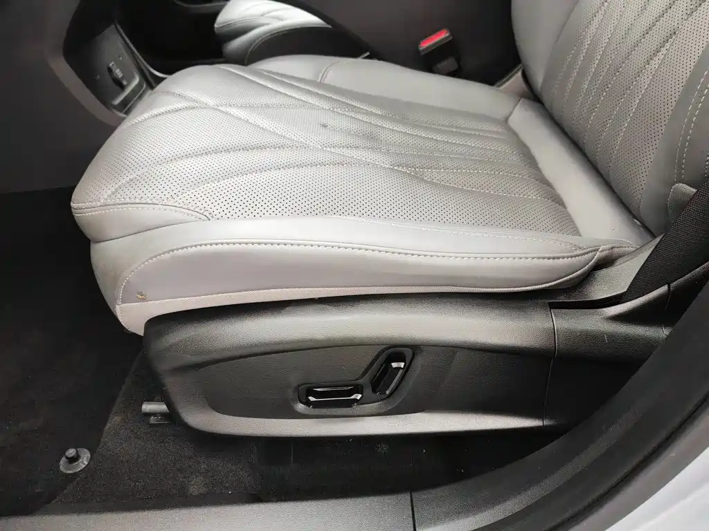Geely Galaxy L6 2025 EM-i 60km Explorer Edition — фото 20