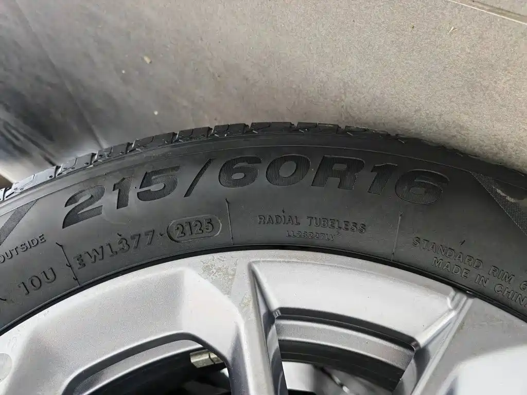 Geely Galaxy L6 2025 EM-i 60km Explorer Edition — фото 24