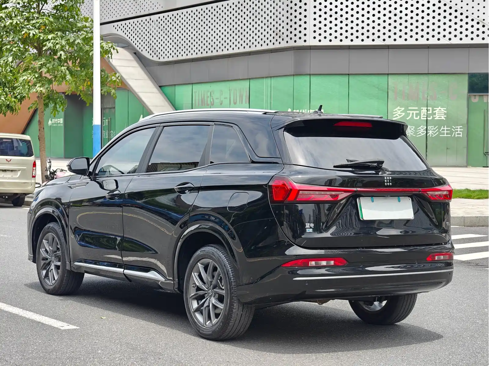 Landian E5 2024 Glory Edition 100KM Premium Type 7-Seater — фото 6