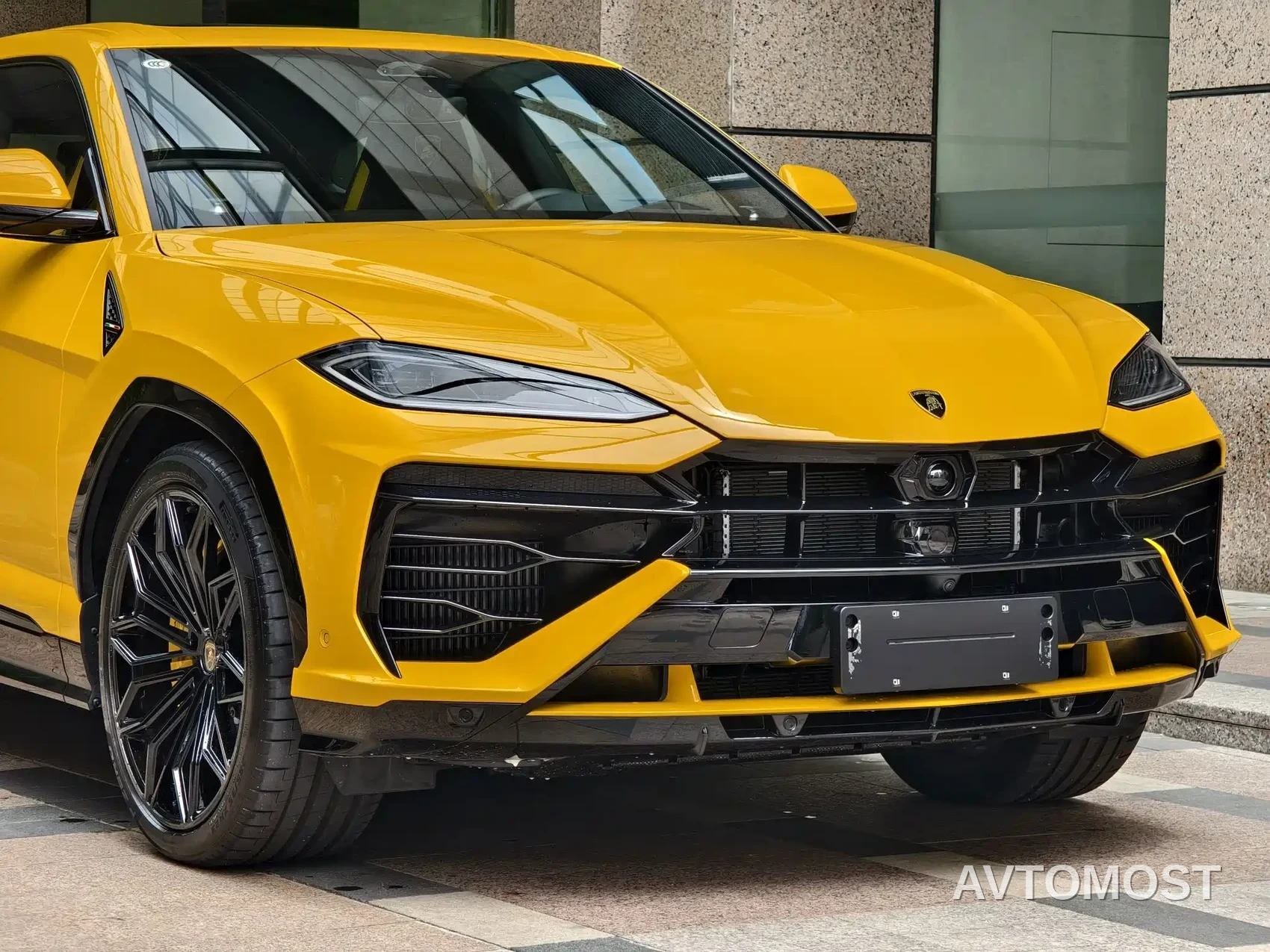 Lamborghini Urus SE 2025 4.0T Standard Edition — фото 3
