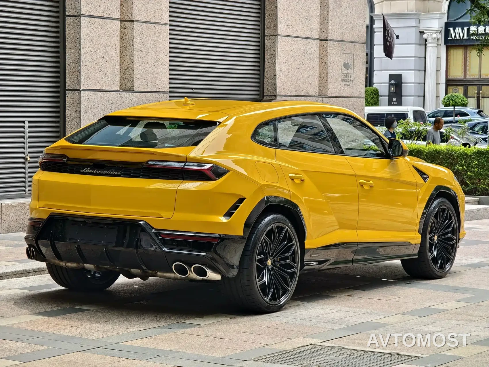 Lamborghini Urus SE 2025 4.0T Standard Edition — фото 4