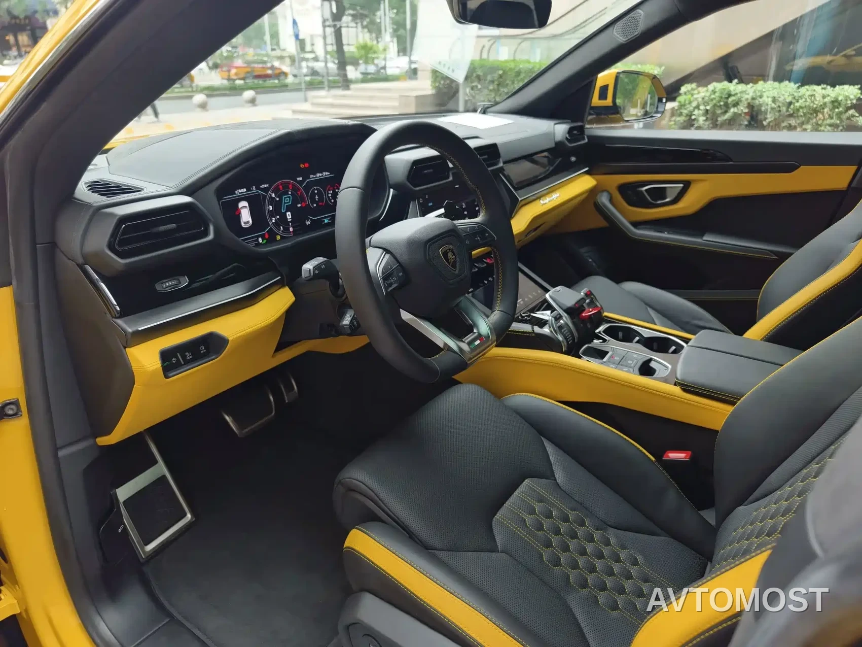 Lamborghini Urus SE 2025 4.0T Standard Edition — фото 8
