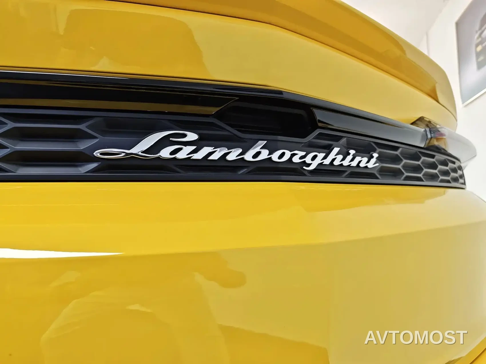 Lamborghini Urus SE 2025 4.0T Standard Edition — фото 14