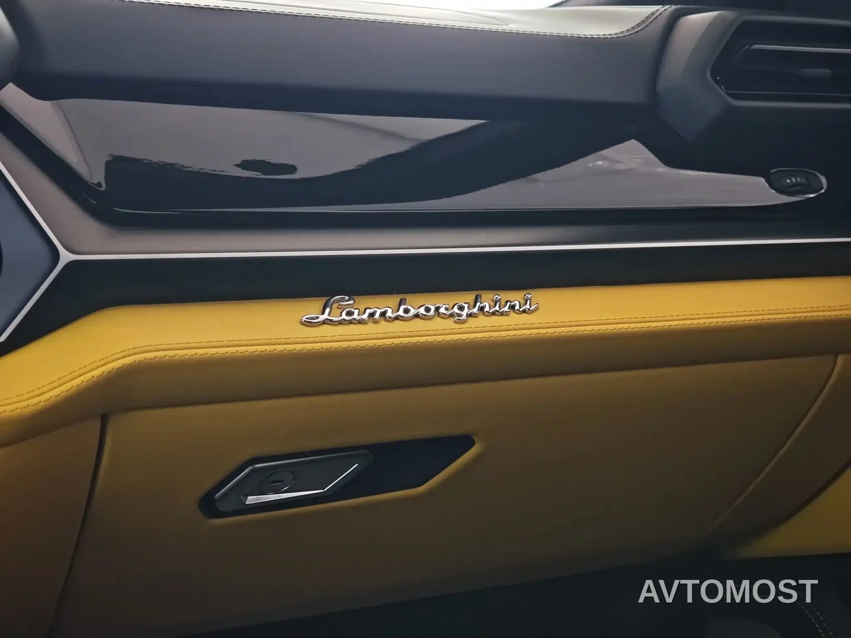 Lamborghini Urus SE 2025 4.0T Standard Edition — фото 18