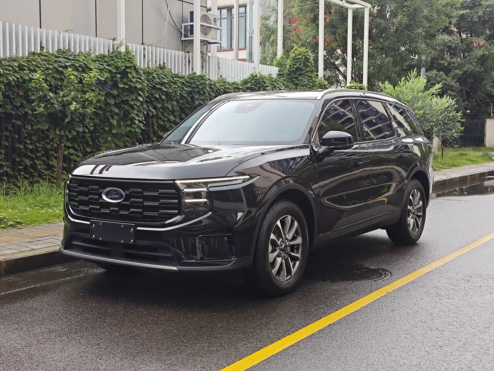 Ford Edge 2025 Edge L 2.0T EcoBoost E Hybrid FWD 7-seater Luxury