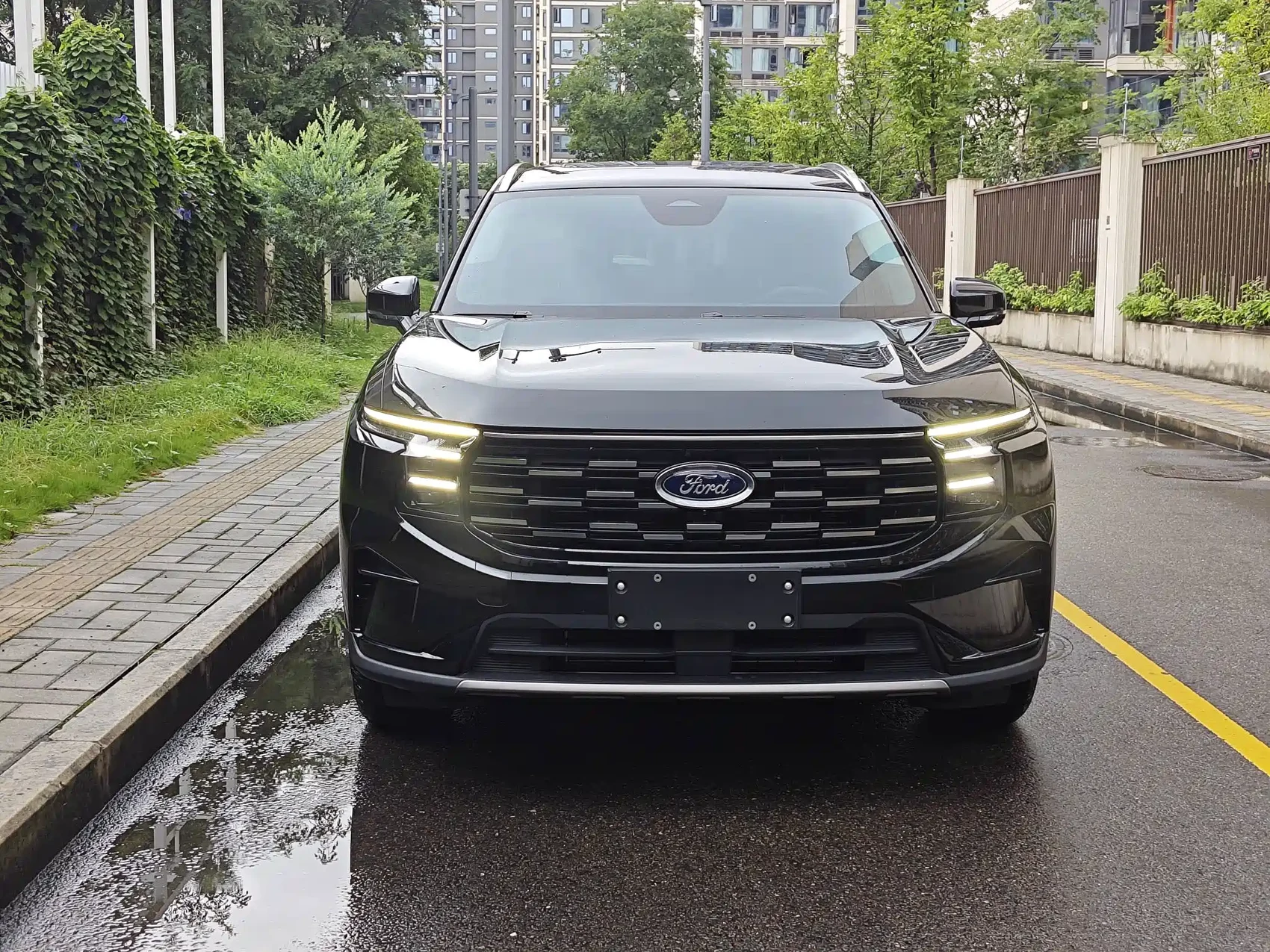 Ford Edge 2025 Edge L 2.0T EcoBoost E Hybrid FWD 7-seater Luxury — фото 2